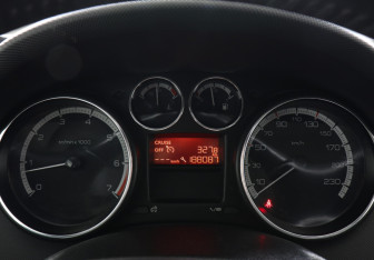 Подержанный автомобиль Peugeot 308 Hatchback 2011 года (7 фото)