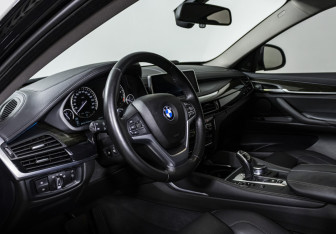 Подержанный автомобиль BMW X6 2017 года (10 фото)