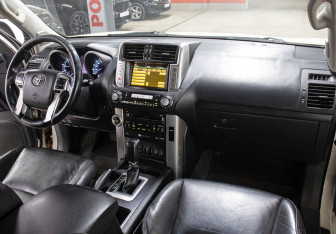 Подержанный автомобиль Toyota Land Cruiser Prado 2010 года (11 фото)