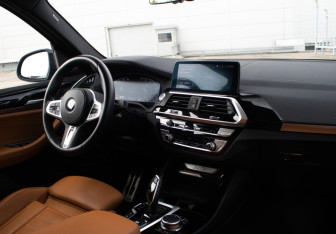 Подержанный автомобиль BMW X3 2020 года (12 фото)