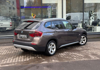 Подержанный автомобиль BMW X1 2010 года (8 фото)