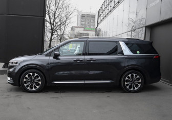 Подержанный автомобиль Kia Carnival 2020 года (8 фото)