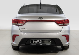 Подержанный автомобиль Kia Rio Sedan 2019 года (6 фото)