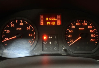 Подержанный автомобиль Renault Logan Sedan 2009 года (12 фото)