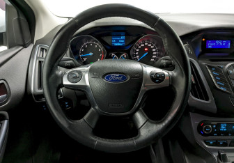 Подержанный автомобиль Ford Focus Sedan 2012 года (24 фото)