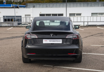Подержанный автомобиль Tesla Model 3 2022 года (6 фото)