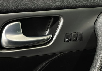 Подержанный автомобиль Infiniti FX 2011 года (15 фото)