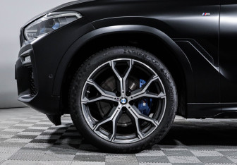 Подержанный автомобиль BMW X6 2021 года (15 фото)