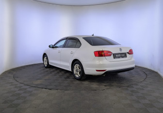 Подержанный автомобиль Volkswagen Jetta Sedan 2014 года (7 фото)