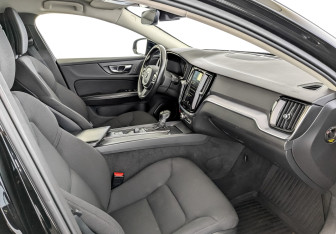 Подержанный автомобиль Volvo V60 2020 года (11 фото)