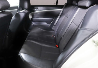 Подержанный автомобиль Chevrolet Epica 2011 года (9 фото)