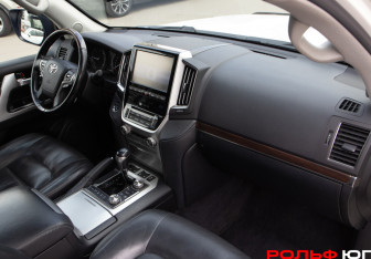 Подержанный автомобиль Toyota Land Cruiser Suv 2021 года (7 фото)