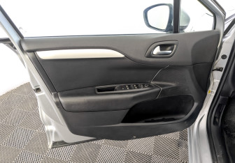 Подержанный автомобиль Citroen C4 Sedan 2020 года (19 фото)