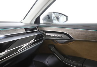 Подержанный автомобиль Audi A8 2019 года (23 фото)