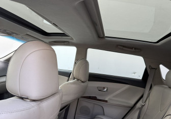 Подержанный автомобиль Toyota Venza 2010 года (12 фото)