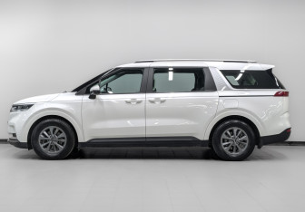 Подержанный автомобиль Kia Carnival 2021 года (8 фото)