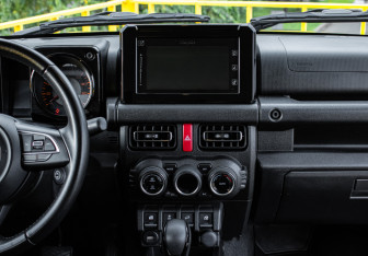 Подержанный автомобиль Suzuki Jimny 2021 года (10 фото)