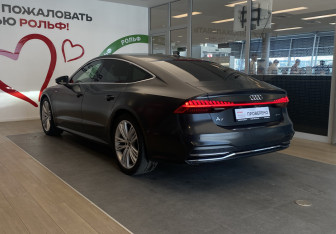 Подержанный автомобиль Audi A7 2021 года (6 фото)