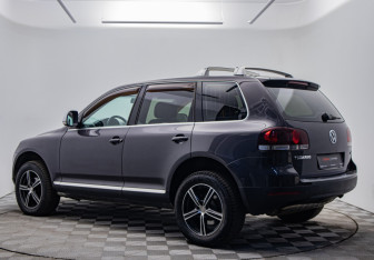 Подержанный автомобиль Volkswagen Touareg 2007 года (3 фото)