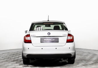 Подержанный автомобиль Skoda Rapid Liftback 2018 года (6 фото)