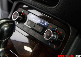 Подержанный автомобиль Volkswagen Touareg 2011 года (15 фото)