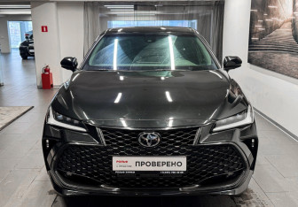 Подержанный автомобиль Toyota Avalon 2022 года (2 фото)