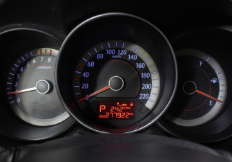 Подержанный автомобиль Kia Cerato Sedan 2011 года (12 фото)