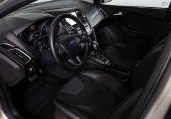 Подержанный автомобиль Ford Focus Sedan 2015 года (9 фото)