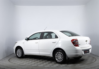 Подержанный автомобиль Chevrolet Cobalt Sedan 2014 года (7 фото)