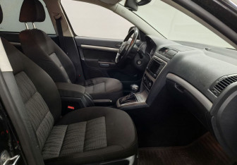 Подержанный автомобиль Skoda Octavia Liftback 2011 года (9 фото)