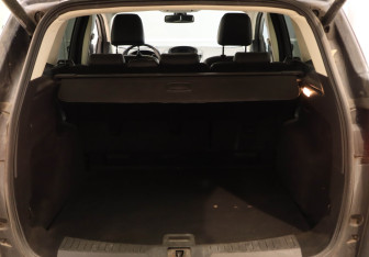 Подержанный автомобиль Ford Kuga 2013 года (21 фото)