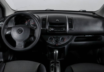 Подержанный автомобиль Nissan Note 2011 года (12 фото)