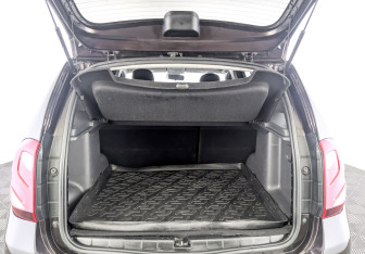 Подержанный автомобиль Renault Duster 2017 года (10 фото)