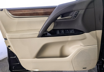 Подержанный автомобиль Lexus LX 2020 года (19 фото)