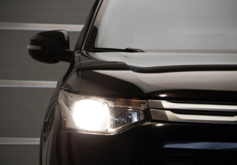 Подержанный автомобиль Mitsubishi Outlander 2014 года (36 фото)