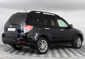 Подержанный автомобиль Subaru Forester Suv 2012 года (3 фото)