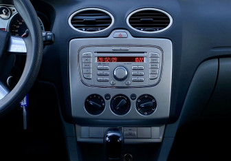 Подержанный автомобиль Ford Focus Hatchback 2009 года (13 фото)
