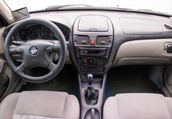 Подержанный автомобиль Nissan Almera Sedan 2002 года (13 фото)
