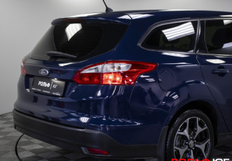 Подержанный автомобиль Ford Focus Wagon 2013 года (22 фото)