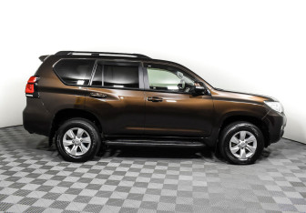 Подержанный автомобиль Toyota Land Cruiser Prado 2019 года (4 фото)