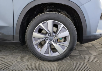 Подержанный автомобиль Geely Okavango 2023 года (18 фото)