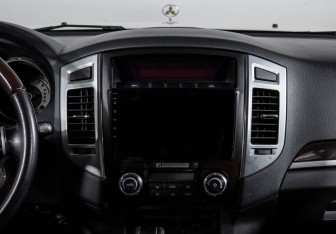 Подержанный автомобиль Mitsubishi Pajero 2019 года (13 фото)