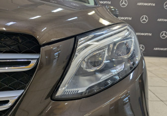 Подержанный автомобиль Mercedes-Benz GLE 2016 года (11 фото)