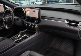 Подержанный автомобиль Lexus RX 2023 года (11 фото)