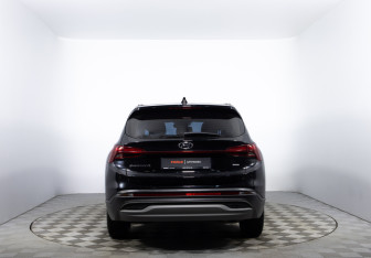 Подержанный автомобиль Hyundai Santa Fe 2021 года (6 фото)
