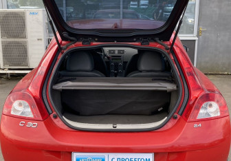 Подержанный автомобиль Volvo C30 2008 года (10 фото)
