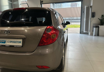 Подержанный автомобиль Kia Ceed Hatchback 2007 года (8 фото)