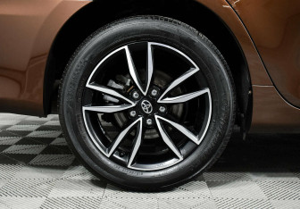 Подержанный автомобиль Toyota Camry Sedan 2017 года (8 фото)