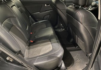 Подержанный автомобиль Kia Sportage 2010 года (11 фото)