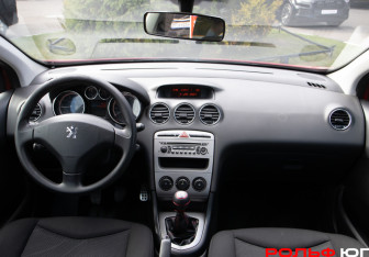 Подержанный автомобиль Peugeot 308 Hatchback 2010 года (11 фото)